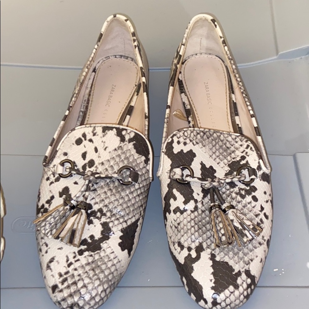 💕SOLD💕 Zara snakeskin loafer